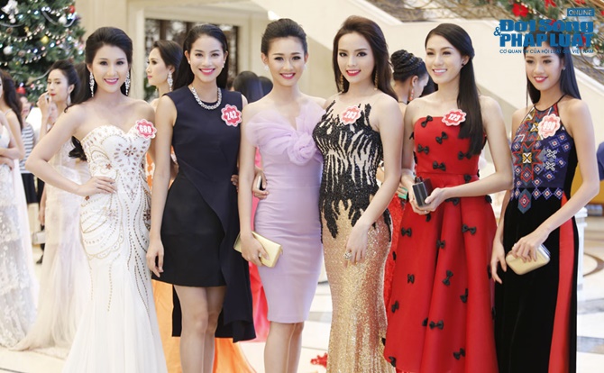 Thí sinh Hoa hậu Việt Nam rạng rỡ khoe sắc trong dạ tiệc tri ân