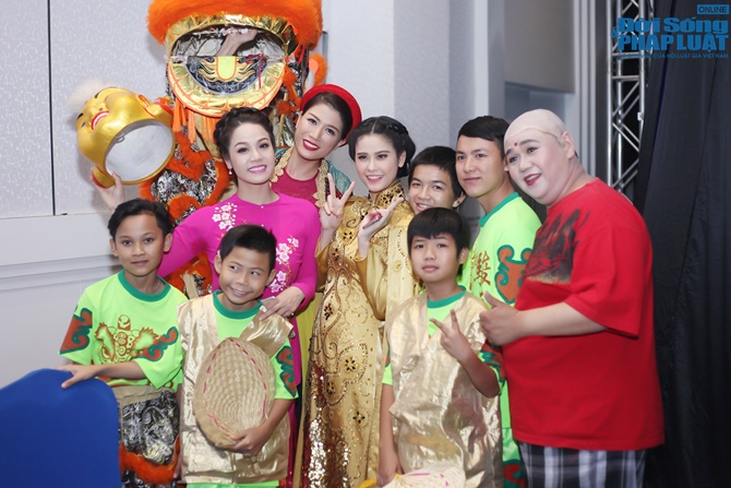 Trang Trần “húp trọn” đêm nhạc quê hương