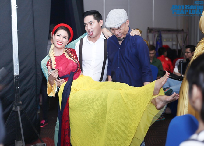 Trang Trần “húp trọn” đêm nhạc quê hương