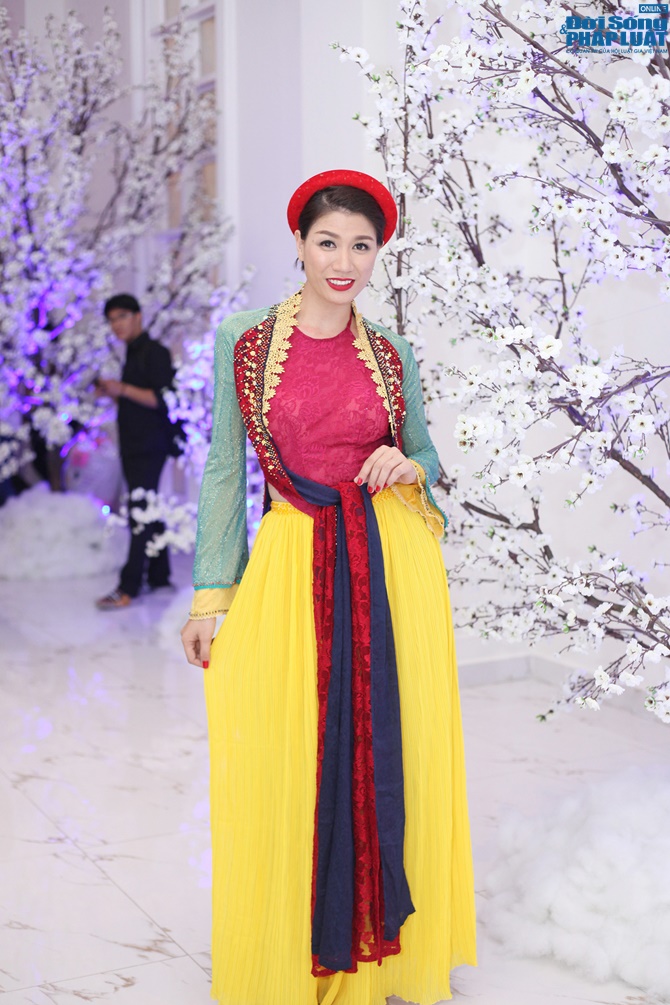 Trang Trần “húp trọn” đêm nhạc quê hương