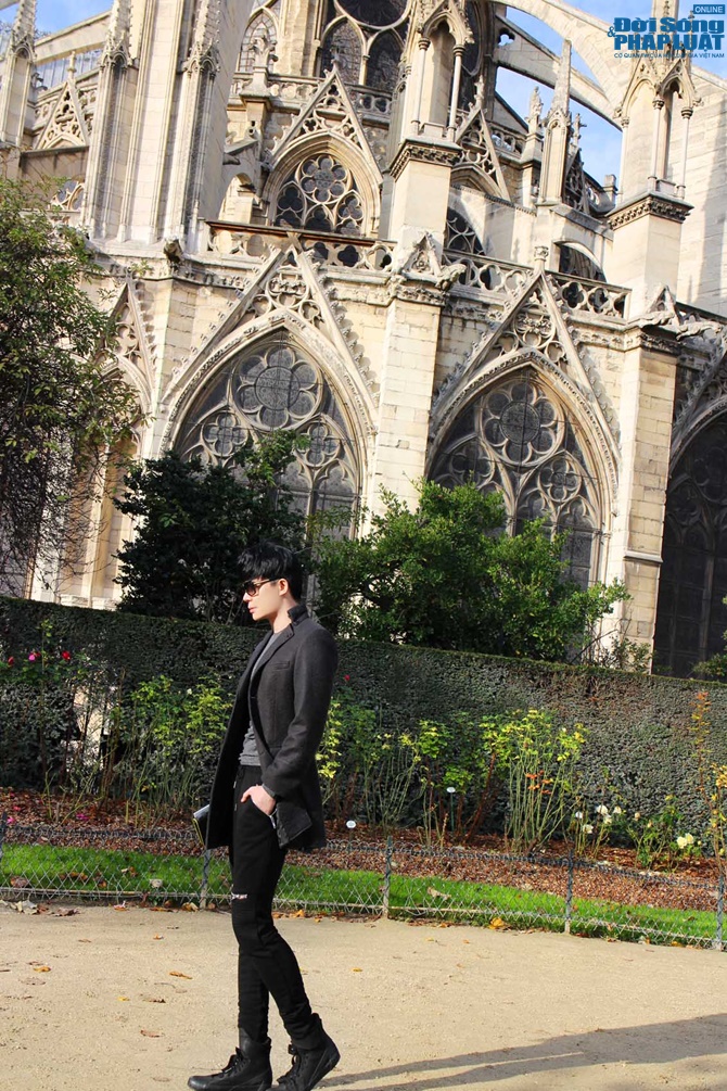 Nathan Lee diện cả cây hàng hiệu dạo phố Paris