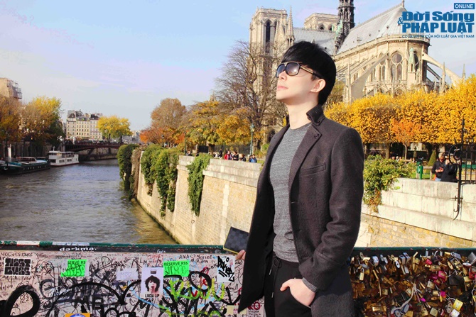 Nathan Lee diện cả cây hàng hiệu dạo phố Paris