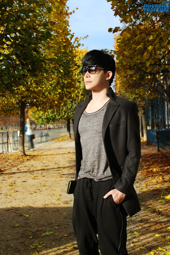 Nathan Lee diện cả cây hàng hiệu dạo phố Paris
