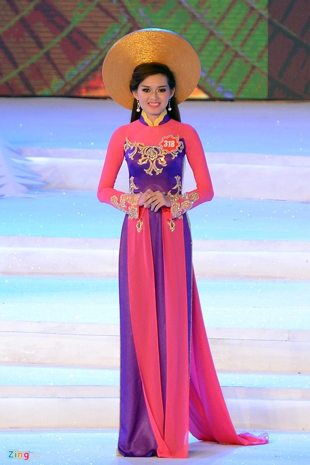 Thí sinh bị nghi bĩu môi khi hoa hậu đăng quang lên tiếng Thí sinh bị nghi bĩu môi khi hoa hậu đăng quang lên tiếng