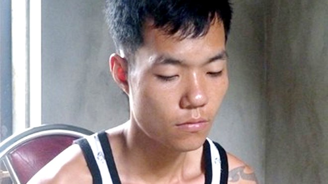 Giải cứu nữ công nhân khỏi lưỡi kéo kẻ ngáo đá