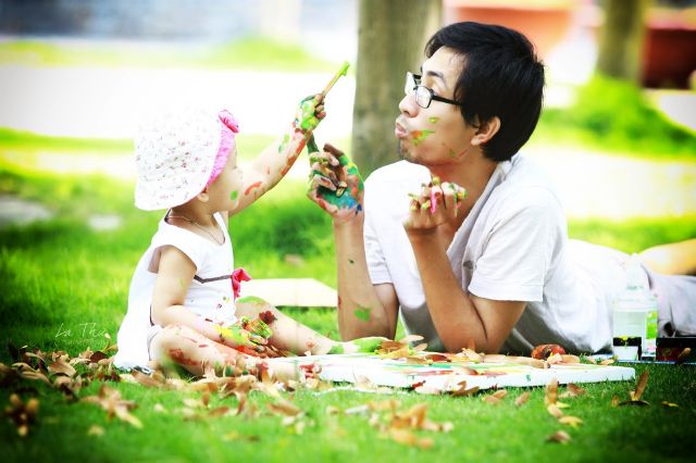 Rơi lệ với bộ ảnh nuôi con của một ông bố đơn thân