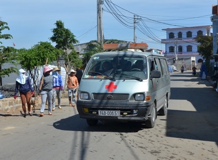 Đưa thi thể ngư dân bị tàu Đưa thi thể ngư dân bị tàu