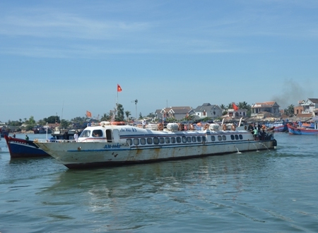 Đưa thi thể ngư dân bị tàu Đưa thi thể ngư dân bị tàu