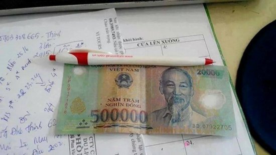 Ghép tiền rách 500 ngàn và 20 ngàn lừa đảo Ghép tiền rách 500 ngàn và 20 ngàn lừa đảo