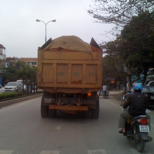 Thanh Hóa: Nhức nhối xe quá tải vẫn lộng hành