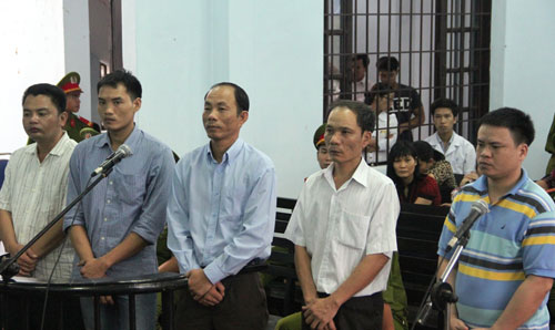 Vụ 'ăn chặn' trầm: Đề nghị 8 - 9 năm tù cho nguyên trưởng công an Vụ 'ăn chặn' trầm: Đề nghị 8 - 9 năm tù cho nguyên trưởng công an