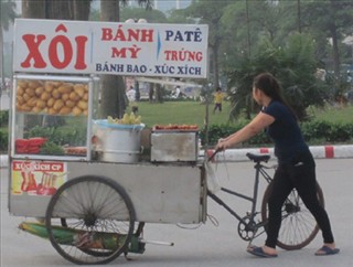 Muôn kiểu kiếm tiền của sinh viên mùa World Cup