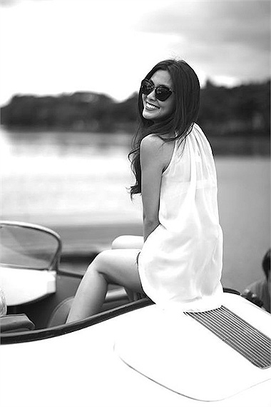 Hà Hồ lộ ảnh hiếm diện bikini điệu đà Hà Hồ lộ ảnh hiếm diện bikini điệu đà