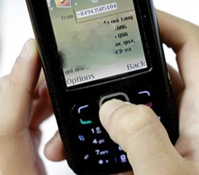 Bị chém suýt chết vì lấy điện thoại trêu chồng của người tình