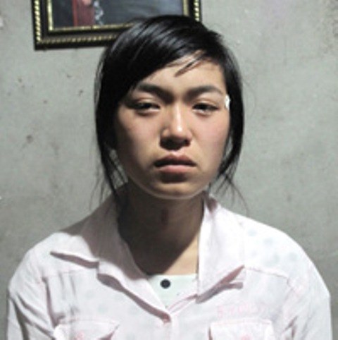 Hai “siêu lừa” bán hòn đá tự toát mồ hôi lấy 600 triệu đồng Hai “siêu lừa” bán hòn đá tự toát mồ hôi lấy 600 triệu đồng