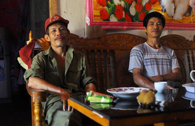 Người đàn ông đào thấy vàng dưới quan tài không đáy