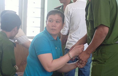 Nước mắt trong phiên xử con dâu đầu độc mẹ chồng