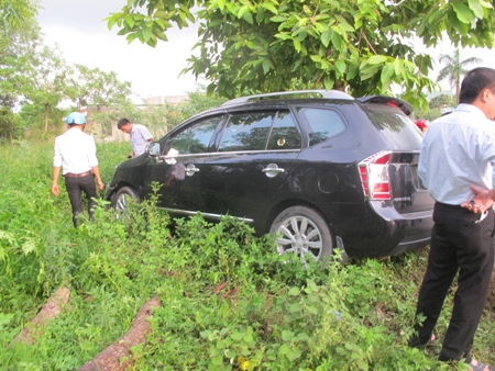 Ô tô “đại náo” như... phim hành động Ô tô “đại náo” như... phim hành động