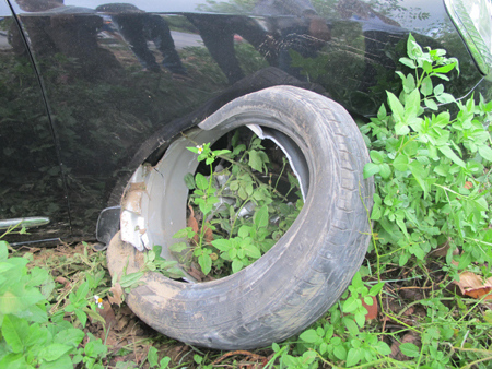 Ô tô “đại náo” như... phim hành động Ô tô “đại náo” như... phim hành động