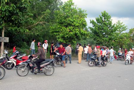 Ô tô “đại náo” như... phim hành động Ô tô “đại náo” như... phim hành động