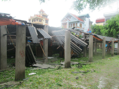 Khung cảnh tan hoang sau khi bão Thần Sấm quét qua