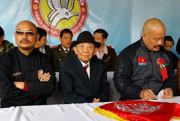 Hàng ngàn đệ tử tiễn đưa Trưởng môn Bình Định Gia