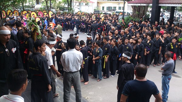 Hàng ngàn đệ tử tiễn đưa Trưởng môn Bình Định Gia