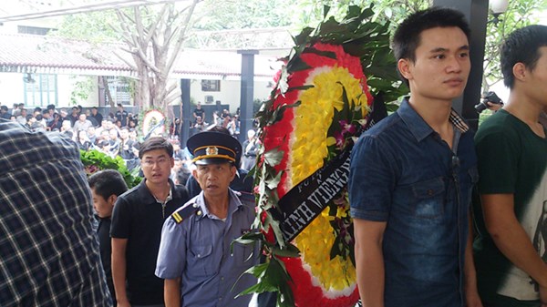 Hàng ngàn đệ tử tiễn đưa Trưởng môn Bình Định Gia