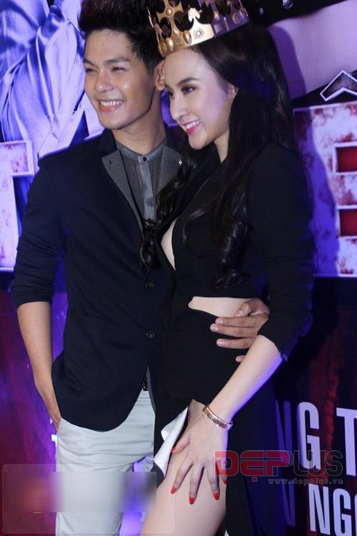 Sao phản cảm với váy xẻ cao bất tận