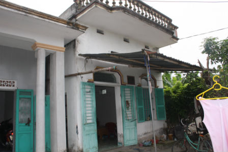 Đứa cháu bất hiếu đập bàn thờ liệt sĩ, đuổi bà ngoại khỏi nhà 