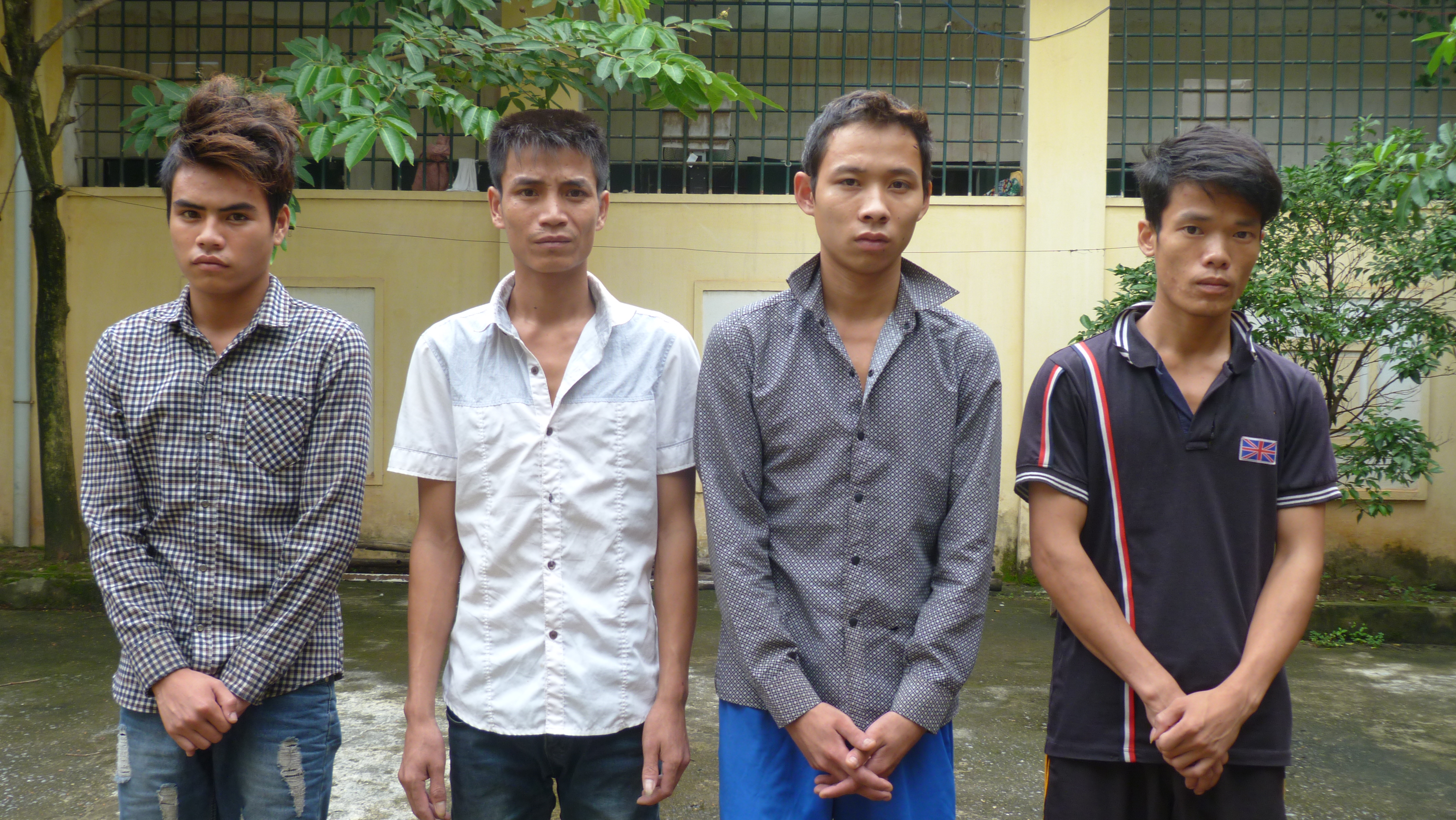 Người đồng tính bị đánh và cướp tài sản vì sờ soạng 