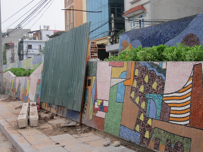 “Con đường gốm sứ” hỏng nặng, nhếch nhác