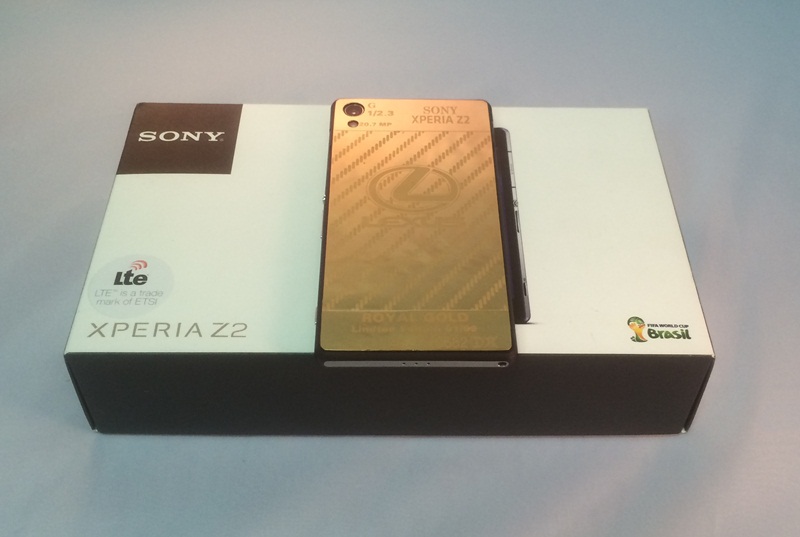 Sony Experia Z2 “hút mắt” với lớp vàng 24K và hoa văn độc đáo