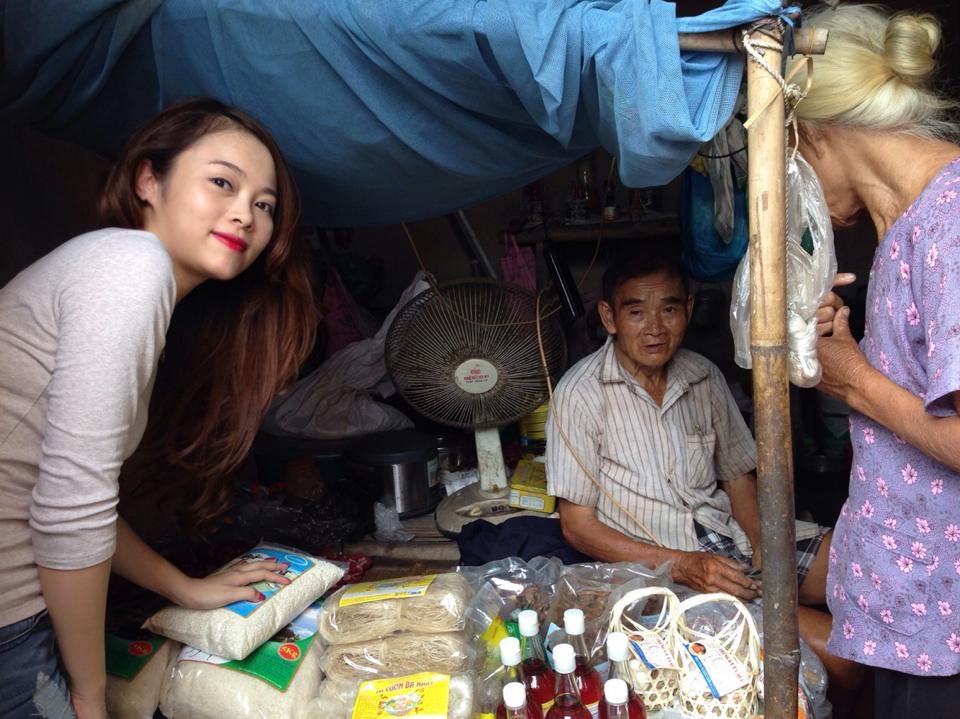 Nhóm EB và và hoạt động từ thiện chùa Bồ Đề Nhóm EB và và hoạt động từ thiện chùa Bồ Đề