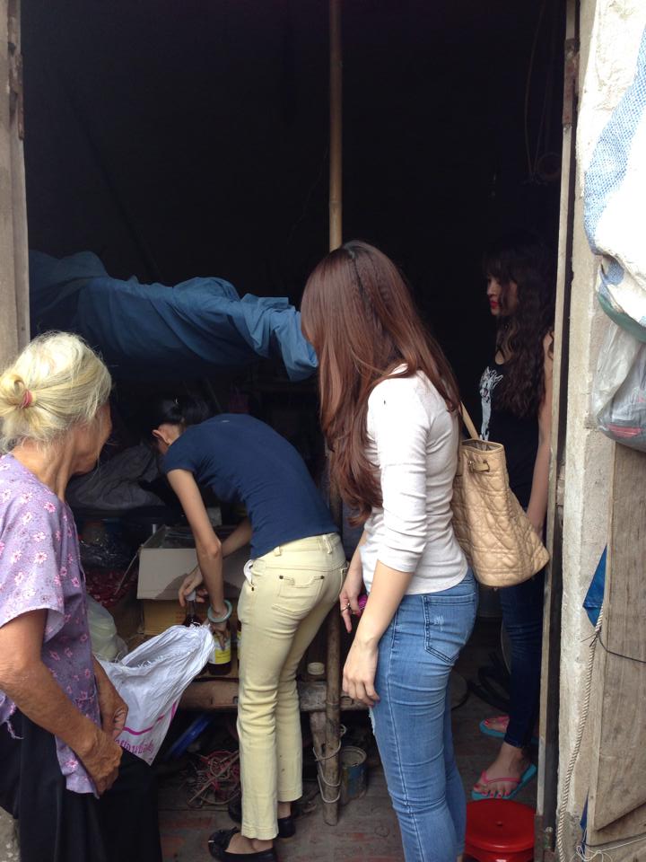 Nhóm EB và và hoạt động từ thiện chùa Bồ Đề Nhóm EB và và hoạt động từ thiện chùa Bồ Đề