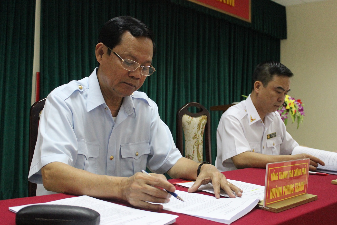 Dân nghèo bật khóc nức nở khi được Tổng Thanh tra Chính phủ tiếp