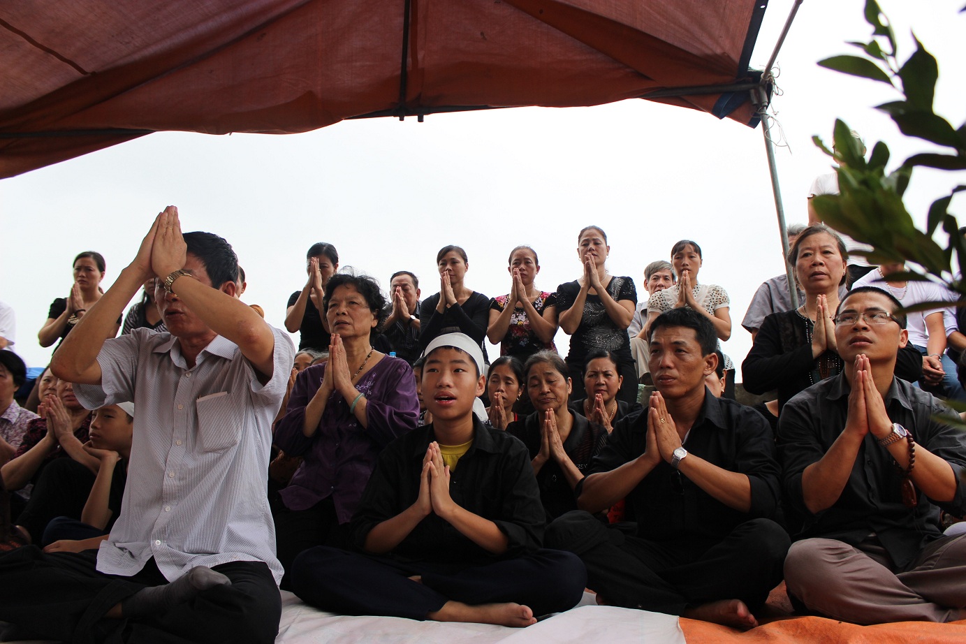 Vụ Cát Tường: Người thân nghẹn ngào trong lễ cầu siêu cho chị Huy