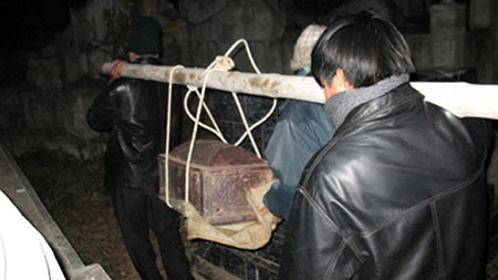 Có một nghề… sởn da gà: Sống cõi dương, làm việc cõi âm