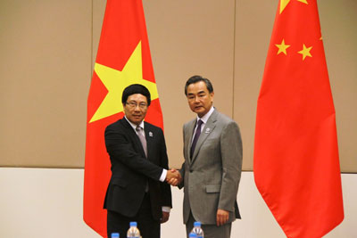 Phó Thủ tướng, Bộ trưởng BNG Phạm Bình Minh gặp Bộ trưởng BNG TQ