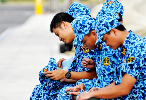 Tàu ngầm huấn luyện ở Cam Ranh