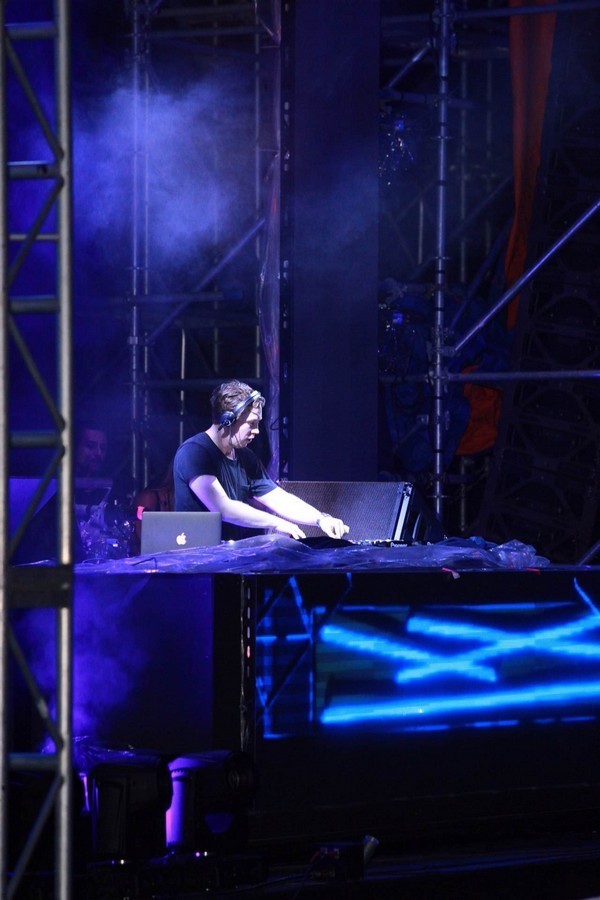 DJ Hardwell “bùng cháy” cùng người hâm mộ Việt DJ Hardwell “bùng cháy” cùng người hâm mộ Việt
