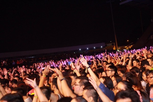 DJ Hardwell “bùng cháy” cùng người hâm mộ Việt DJ Hardwell “bùng cháy” cùng người hâm mộ Việt