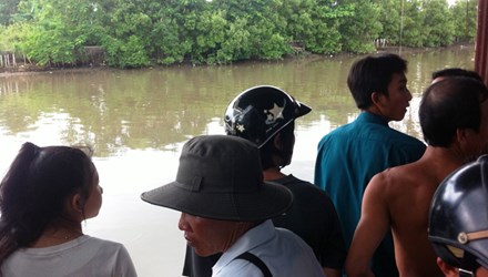 Đau lòng người bán vé số nghèo bị lừa tiền, nhảy sông tự vẫn Đau lòng người bán vé số nghèo bị lừa tiền, nhảy sông tự vẫn