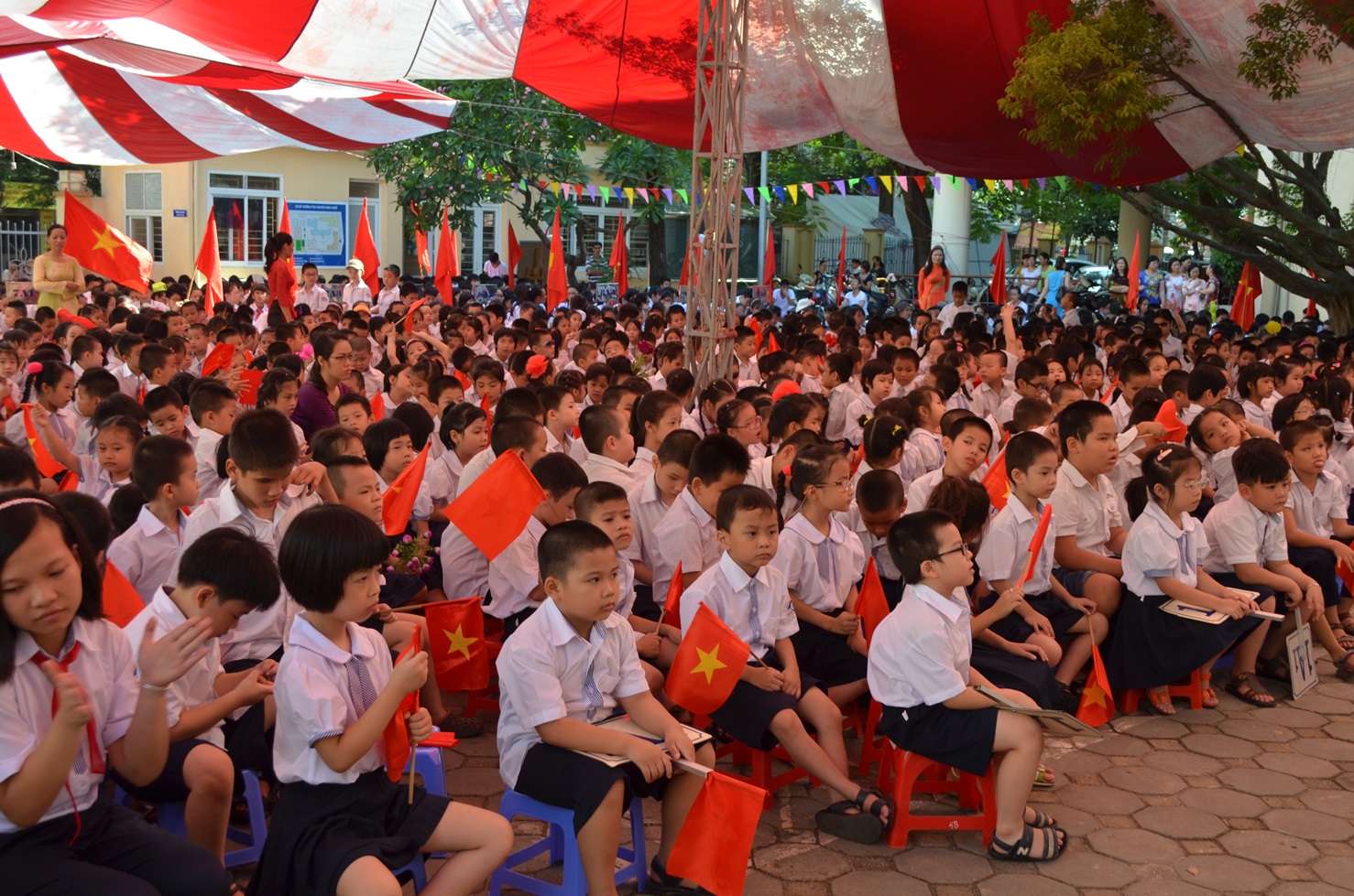 Học sinh khiếm thị dự lễ khai giảng năm học mới