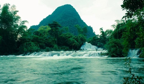 Lật phao khi tắm sông, ba em nhỏ chết đuối Lật phao khi tắm sông, ba em nhỏ chết đuối