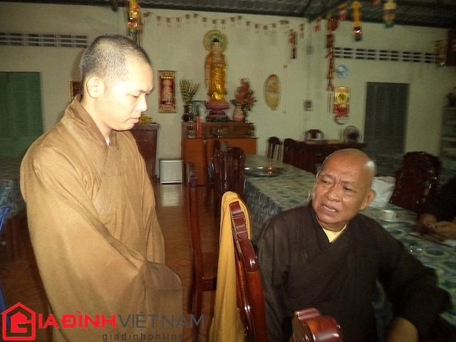 Sư thầy bị đình chỉ vì tung ảnh “nhạy cảm” viết tâm thư sám hối Sư thầy bị đình chỉ vì tung ảnh “nhạy cảm” viết tâm thư sám hối