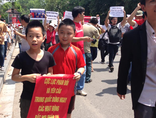 Người dân Hà Nội, TP.HCM, Đà Nẵng xuống đường phản đối Trung Quốc Người dân Hà Nội, TP.HCM, Đà Nẵng xuống đường phản đối Trung Quốc