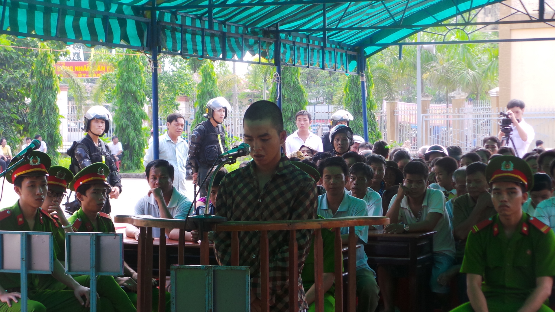 Trực tiếp: Xét xử đối tượng đầu tiên vụ gây rối tại Bình Dương