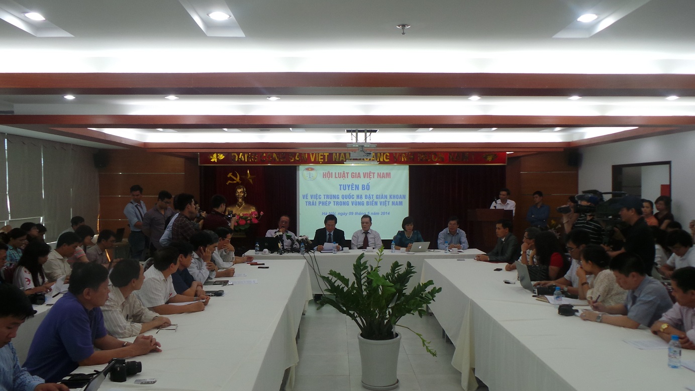 Yêu cầu Trung Quốc rút hết giàn khoan và tàu hộ tống