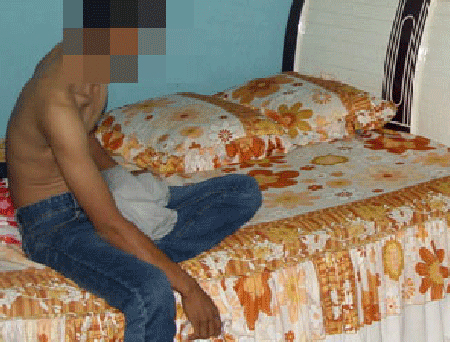 Vì tiền, trai rót bia phòng hát sẵn sàng đi khách sạn với gay